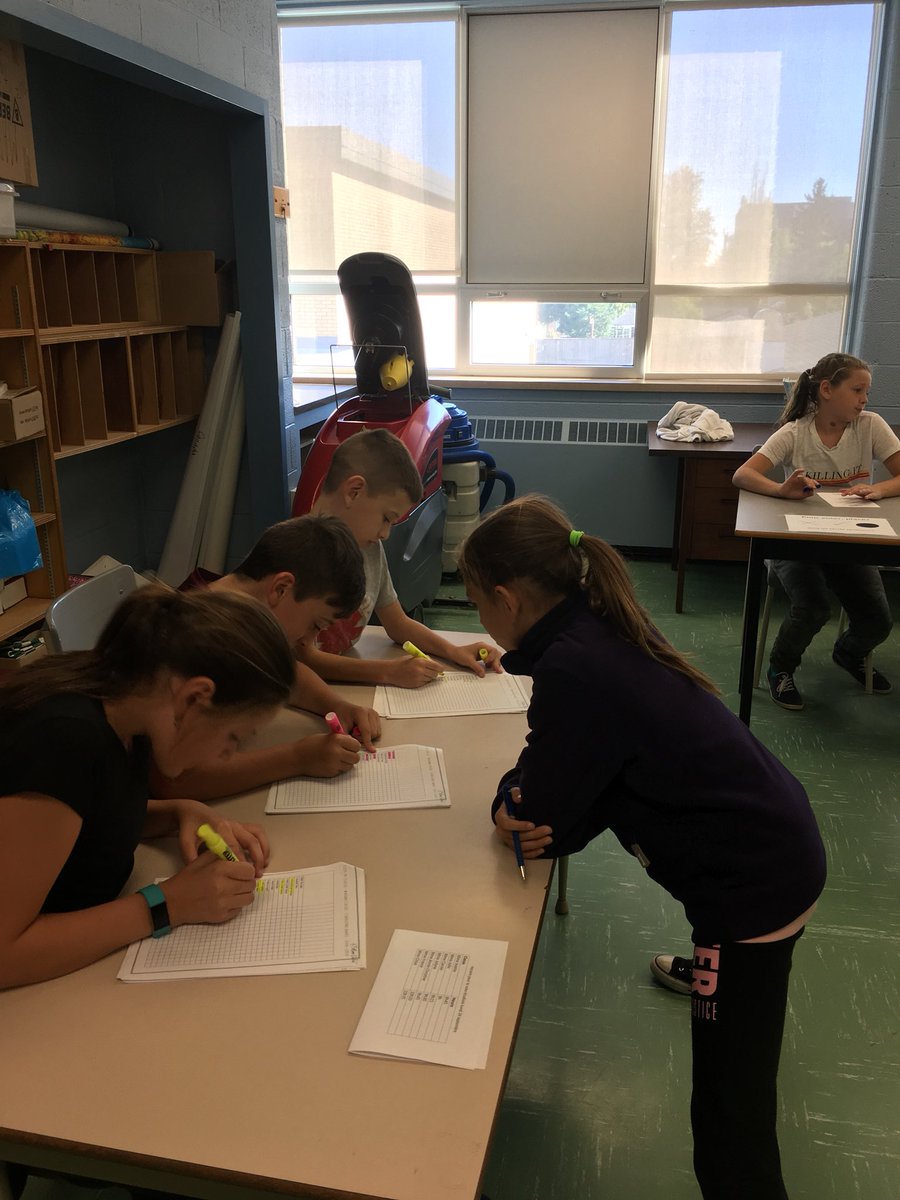 chloebertrand's tweet photo. Aujourd’hui, les élèves ont exercé leur droit comme citoyen au Vote Étudiant #votez #notrevoix #notrechoix https://t.co/ctT4EiJ0Zk