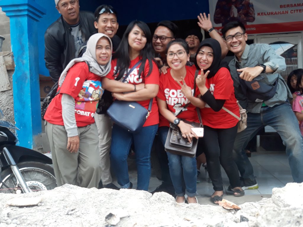 sobatgiring's tweet photo. Keseruan warga Kota Cimahi waktu Tim Sobat Giring silaturahmi bareng Kang Giring buat sharing soal musik sama temen temen Band Cimahi. Seru juga bisa sharing sama temen temen yang punya ketertarikan sama musik. 🤗 #sobatgiring #giring #indonesia #infobdg #samasamacintaindonesia https://t.co/l2y1pdO1ti