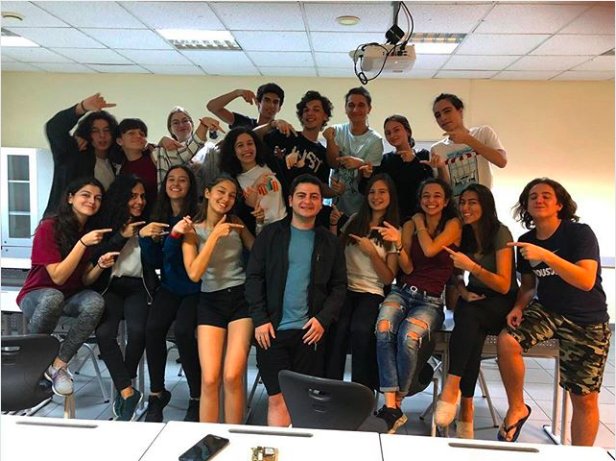 • Yeni mentorumuz Emrah Bey ile tanışın! 🤖
• Meet with our new mentor! #morethanateam