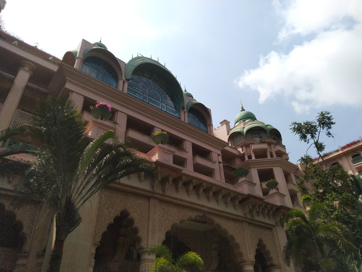 Aveejit2's tweet photo. SPEND A GREAT DAY AT LEELA PALACE, BANGLORE😍
#IIHMBANGLORE
#IIHMStudents
#IIHM_THIS_IS_THE_ONE https://t.co/h18c0hlcDI