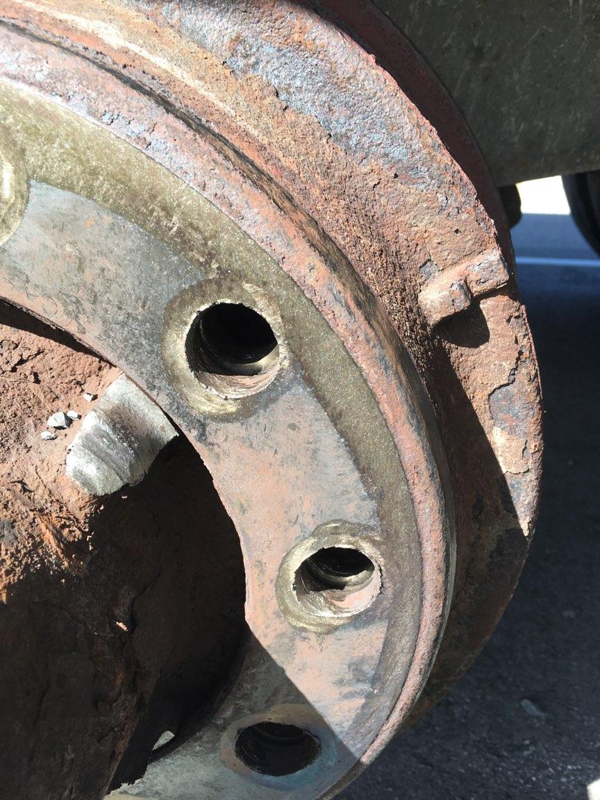 Wheels fall off transport carrying dangerous goods: bit.ly/2NZ0DuX https://t.co/e7wVseOifS