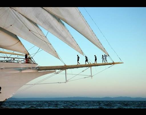 Taking a stroll. #sailing #sailboats