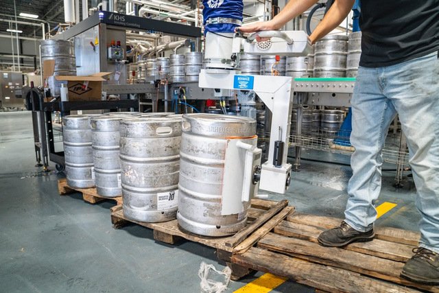 CraftBrewingBiz's tweet photo. Five tips to avoid flooring failure in a brewery. #getfloored https://t.co/RvR42jFiDU https://t.co/AF02bt7o93