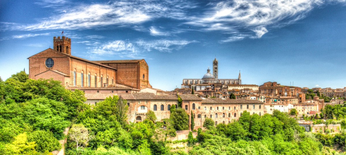 Siena es, tras Florencia, la segunda ciudad más importante de la Toscana italiana, una región con encanto propio, paisajes preciosos, pueblos de cuento y una gastronomía apta para los paladares más exigentes.  #lifestyle #fashion #design