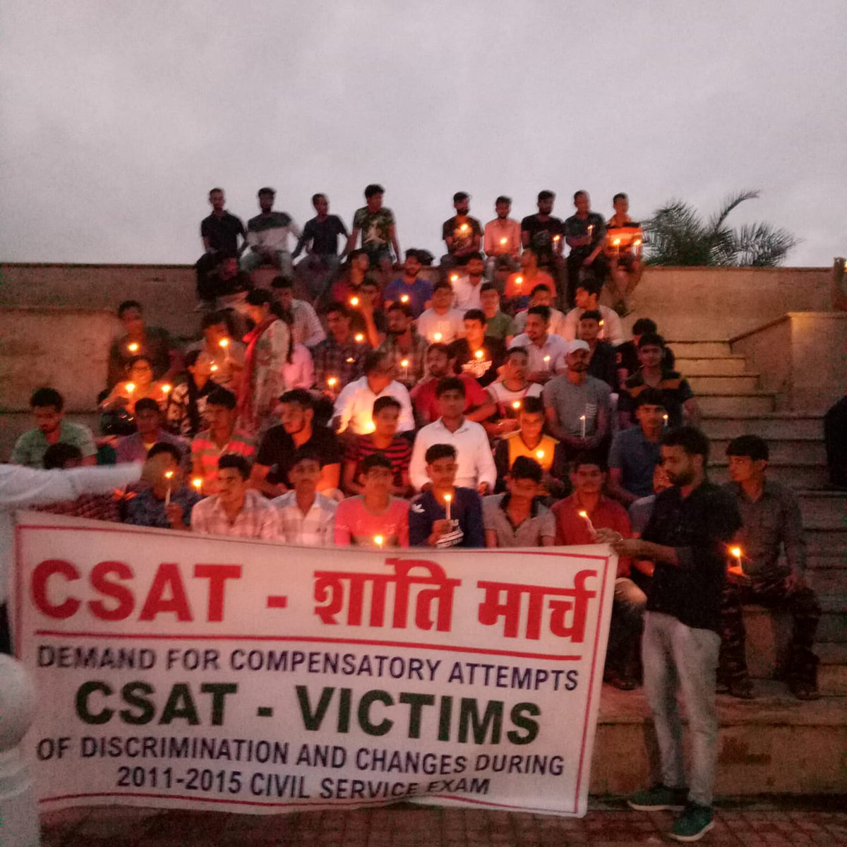 SunilKu15809456's tweet photo. सांसदों को सेलरी /वेतन इतनी सुविधा क्यूँ मिलती है जब ये विवश शोषितों की सुनते भी नहीं ..संविधान में समाजवाद की बात कहीं है ..

@SitaramYechury सर कंहा है  समाजवाद 

#CompensatoryAttempts 

कब मिलेगा न्याय कब मिलेगा 

कम से कम आप तो मदद कीजिये अपने ट्विटर हेंडल से ट्वीट कीजिये https://t.co/gxlnt5H7PC