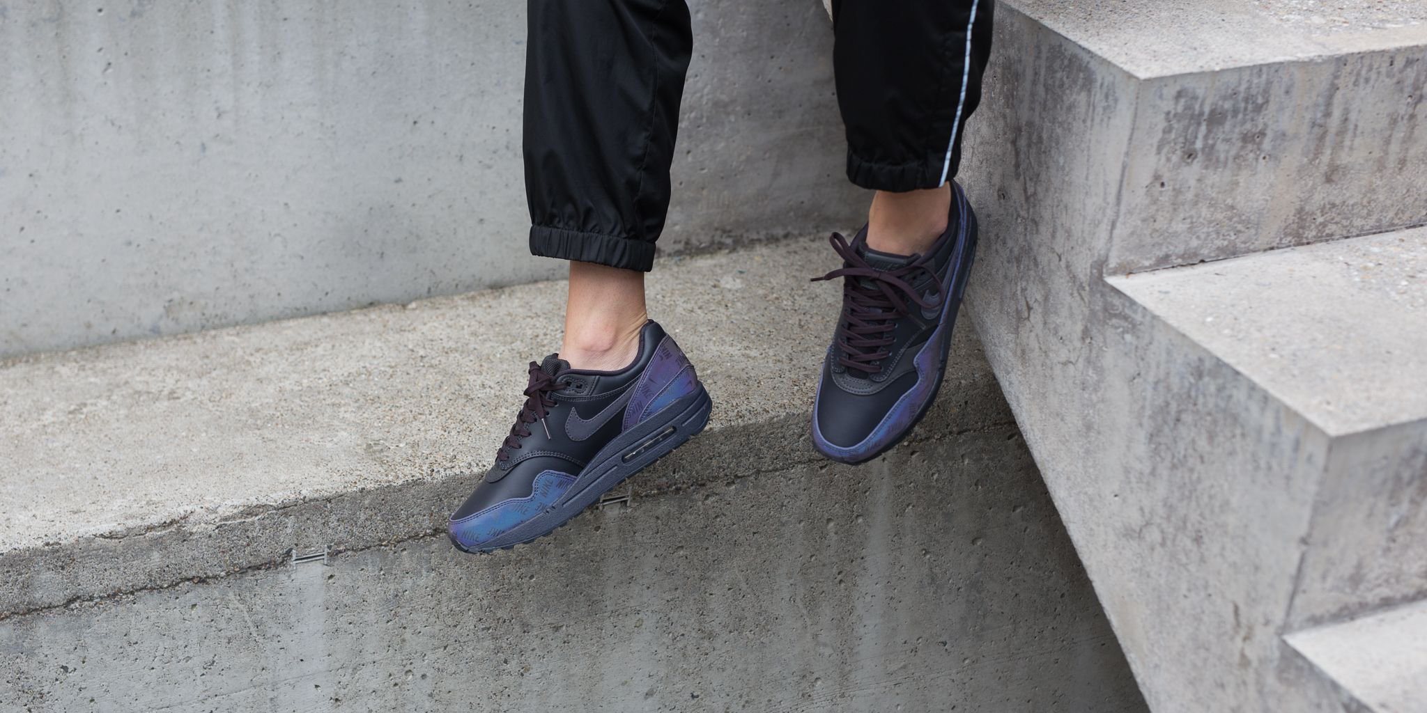 air max 1 lx oil grey