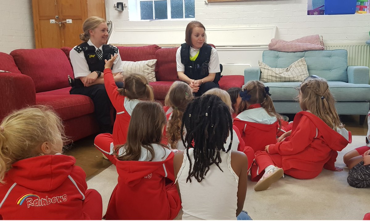 🌈Great Q & A with Rainbows last week. We were talking about being in a job typically seen as a male dominated role! Hopefully inspiring some future Officers 👮‍♀️Thank you for the invite Rainbows! #womeninpolicing #femalepolice #futureofpolicing 🌈 #rainbows