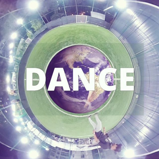 Chaosnaut1's tweet image. Shuffle around the world

#shuffle #dance #360degreecamera #theta360video #football #tinyplanet @sportsdrome @dereck_idukki