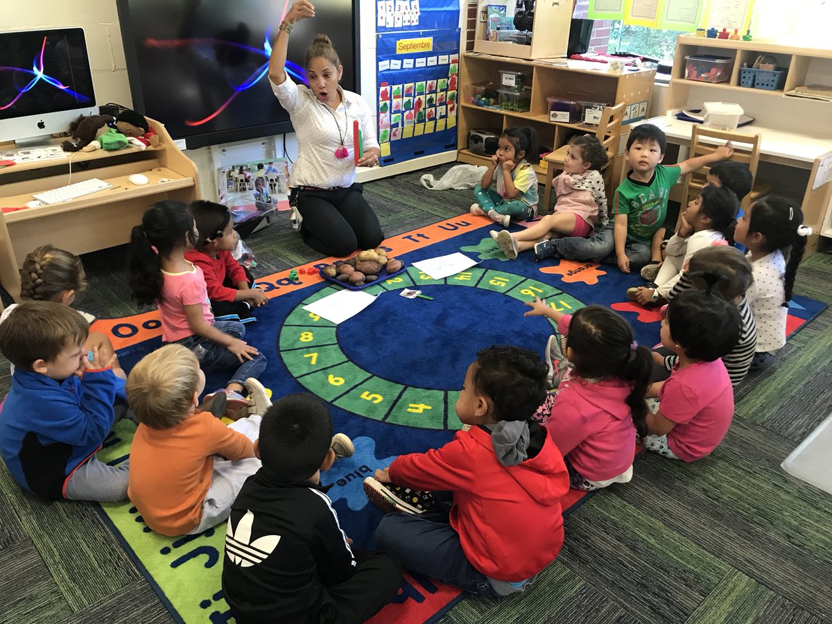 scmejia2's tweet photo. What should we make with the potatoes we harvested from our garden? “Potato soup!” ¿Qué podemos preparar con las papas que cosechamos de nuestra hortaliza? “¡Sopa de papa!” #gb112 #112pride https://t.co/2oQe4Fdx1V