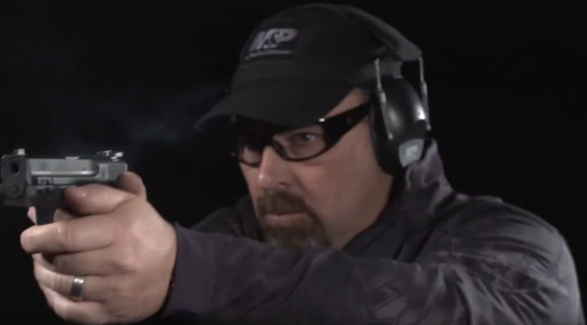 Smith_WessonInc's tweet photo. Feature flash of the M&amp;P M2.0 Compact 3.6. Tell us your favorite. https://t.co/AGJUUj53UH
#mandpmonday #mandpcompact https://t.co/DJqyef64SW
