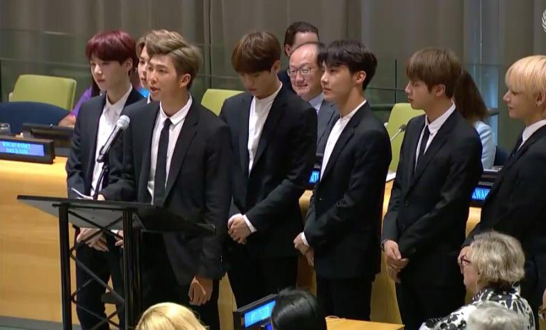 😮 Go go! We're at #Youth2030 launch. <a href="/bts_bighit/">BTS_official</a> taking the <a href="/UN/">United Nations</a> stage to launch the <a href="/UN/">United Nations</a> Youth Strategy! ow.ly/Zus630lWWdn #GenUnlimited #BTS