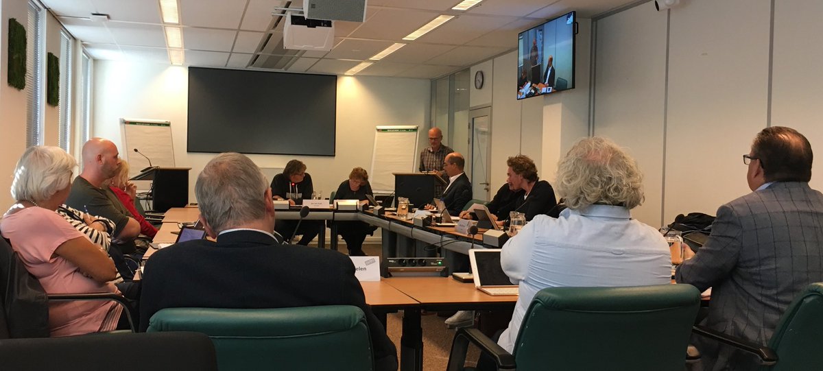 Debat Initiatiefvoorstel “Wonen met gemak”. Na toezegging vorige week zegt <a href="/OscarDuss/">Oscar Dusschooten</a> opnieuw toe om in gesprek te gaan en te zoeken hoe de aanpak kan helpen om mensen langer thuis te laten wonen. Zelf als portefeuillehouder Ouderenbeleid aanwezig naast portefeuillehouder Wonen