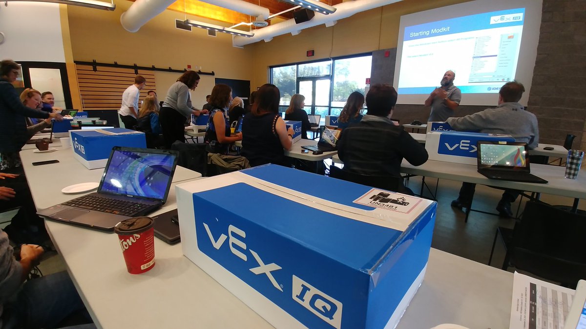 MrTfromP3's tweet image. Christmas time! Exciting #codingtweet bringing a @VEXRobotics IQ kit back to @McCaskillsMills for some gr7 #CodeNewbie Thanks @DDSB_CCEL and @MsKStuart for supporting #robotics in @DurhamDSB and @iDESIGNsol for leading the workshop
#DDSBshift #WeAreDDSB