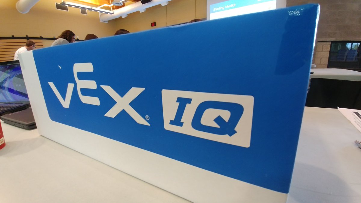 MrTfromP3's tweet image. Christmas time! Exciting #codingtweet bringing a @VEXRobotics IQ kit back to @McCaskillsMills for some gr7 #CodeNewbie Thanks @DDSB_CCEL and @MsKStuart for supporting #robotics in @DurhamDSB and @iDESIGNsol for leading the workshop
#DDSBshift #WeAreDDSB