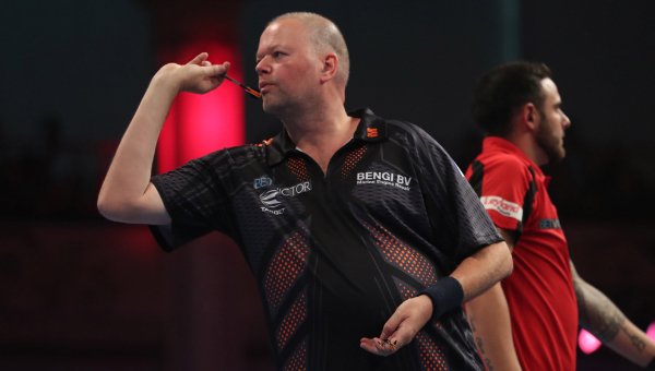DartsMagazine's tweet photo. World Matchplay: Zege op Cullen, Taylor in tweede ronde: Begin Juli tekende Raymond van Barneveld een vijfjarig contract bij Target, met nieuw materiaal start er een nieuw hoofdstuk voor RVB. De afgelopen weken kreeg hij tijdens de World Series of Darts… https://t.co/Nfy595WSOg https://t.co/rVgjYOg5gH