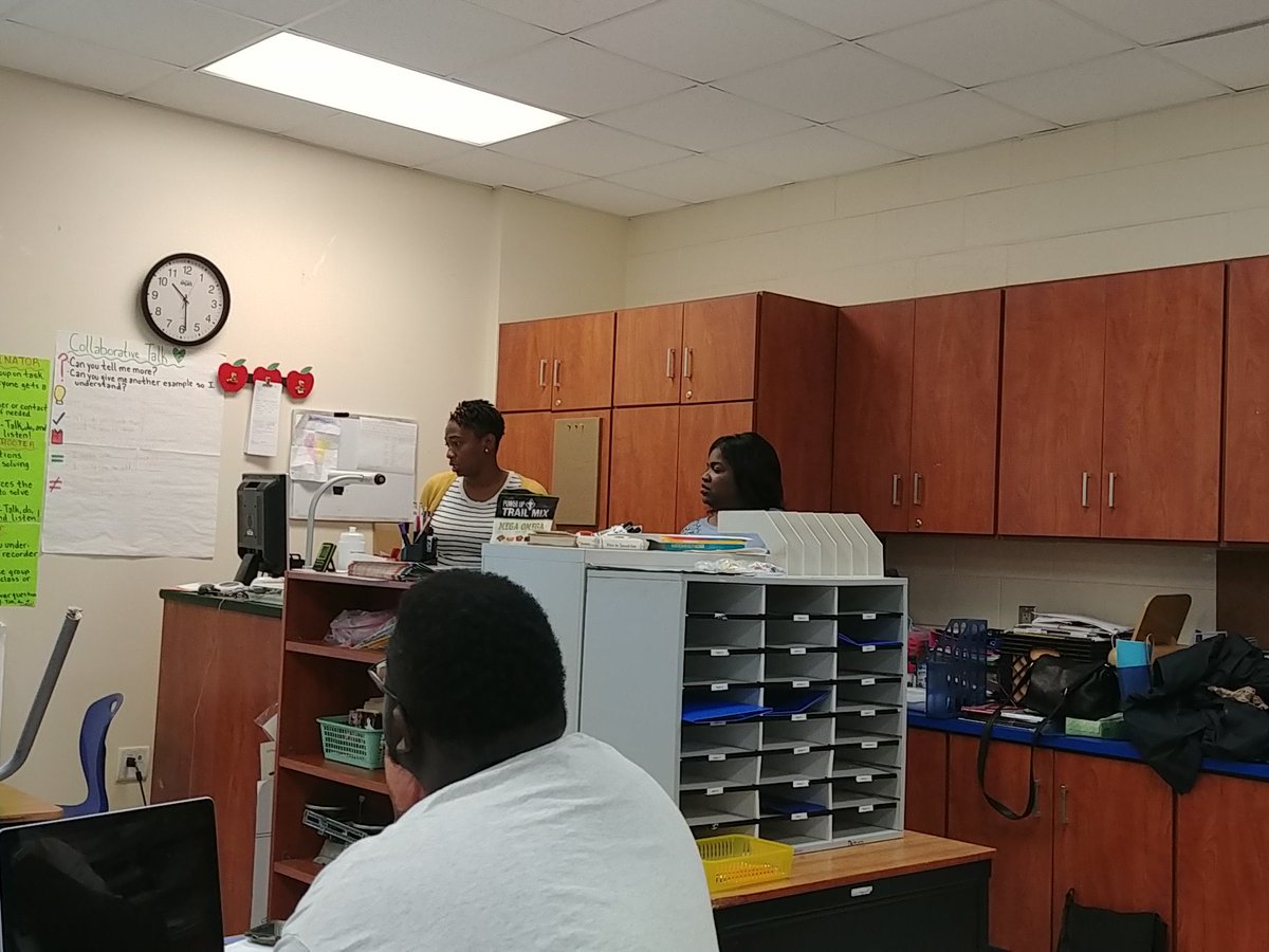 MDavis1stGrade's tweet photo. Awesome session about Google drawing! Can't wait to use it! #EdFest18 @LCSJackets @PESJackets @LWarren2020 https://t.co/g5Y7beYKUt