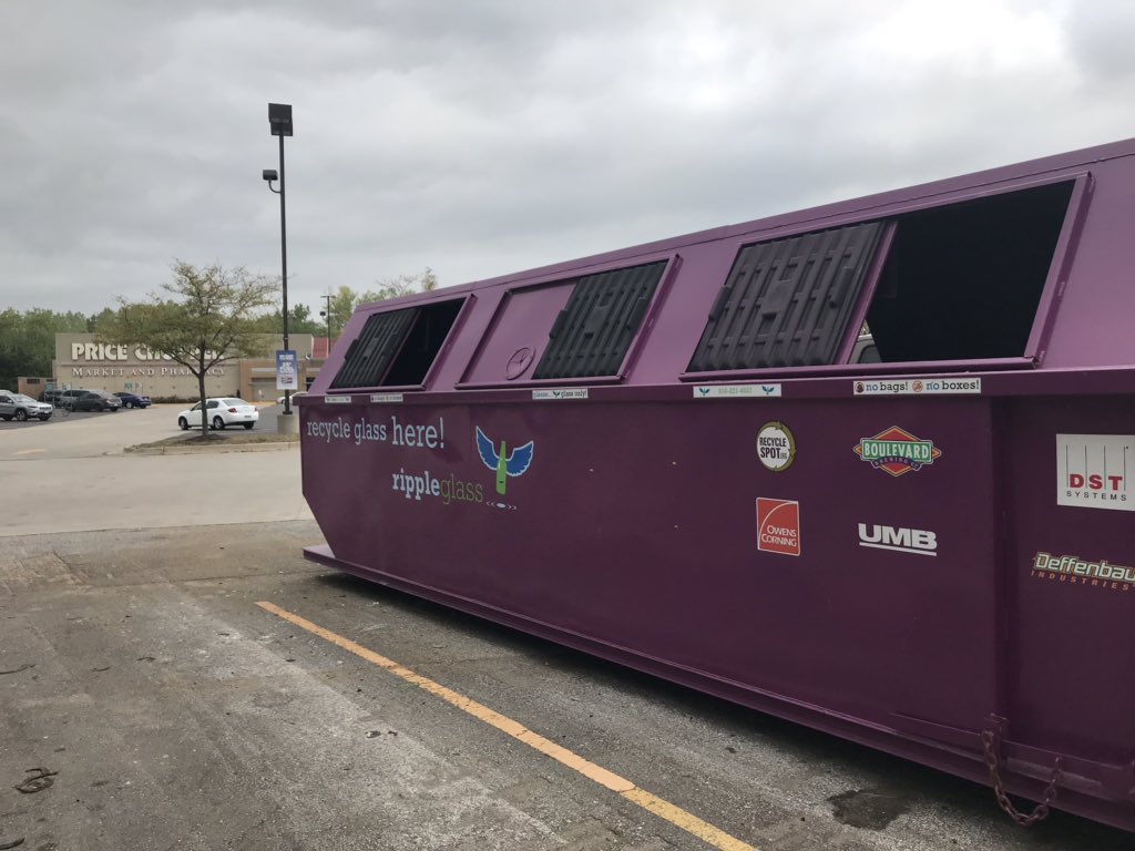 LIXOKCMO's tweet photo. Disposing of glass collected from our community partners last night! Had to switch it up and give the @rippleglass bin at Price Chopper on Vivion &amp; N Oak some glass deposit love! Reminder: Our service includes Recycling &amp; Glass Collection. How about your current provider? https://t.co/StKDpP8nZW