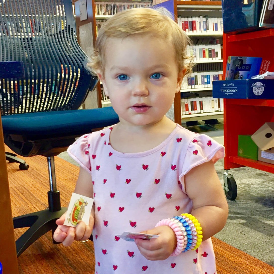 MCPL_Libraries's tweet image. It’s official: MCPL tots are among the cutest ever! This 17-mo #OlneyLibrary reader is checking out the stickers she’s earned for reading 400 books. Keep up the great work! Learn abt MCPL’s #1KB4K program - montgomerycountymd.libguides.com/kids/1000books

Image: Toddler holding stickers.