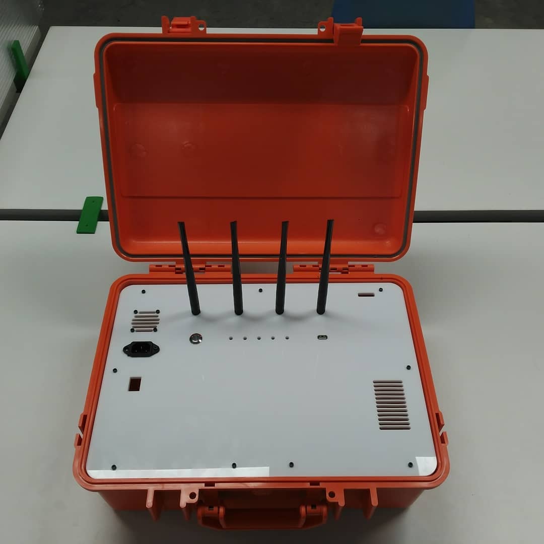 bdnlab's tweet photo. Ser membre del #Coworking #BDNLab és curiós: pots tallar amb #laser metacrilat per fer-te una maleta a mida, imprimir-te unes agendes personalitzades i tallar i estampar vinil per fer-te les samarretes corporatives. Tot al mateix edifici! #Badalona #CorteLaser #Vinilo https://t.co/da55x31irv