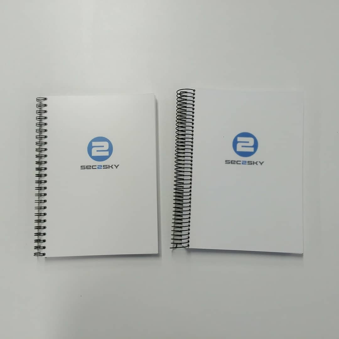 bdnlab's tweet photo. Ser membre del #Coworking #BDNLab és curiós: pots tallar amb #laser metacrilat per fer-te una maleta a mida, imprimir-te unes agendes personalitzades i tallar i estampar vinil per fer-te les samarretes corporatives. Tot al mateix edifici! #Badalona #CorteLaser #Vinilo https://t.co/da55x31irv