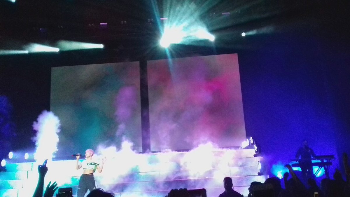 frootbrina's tweet image. thank you so much for lastnight I love you @halsey