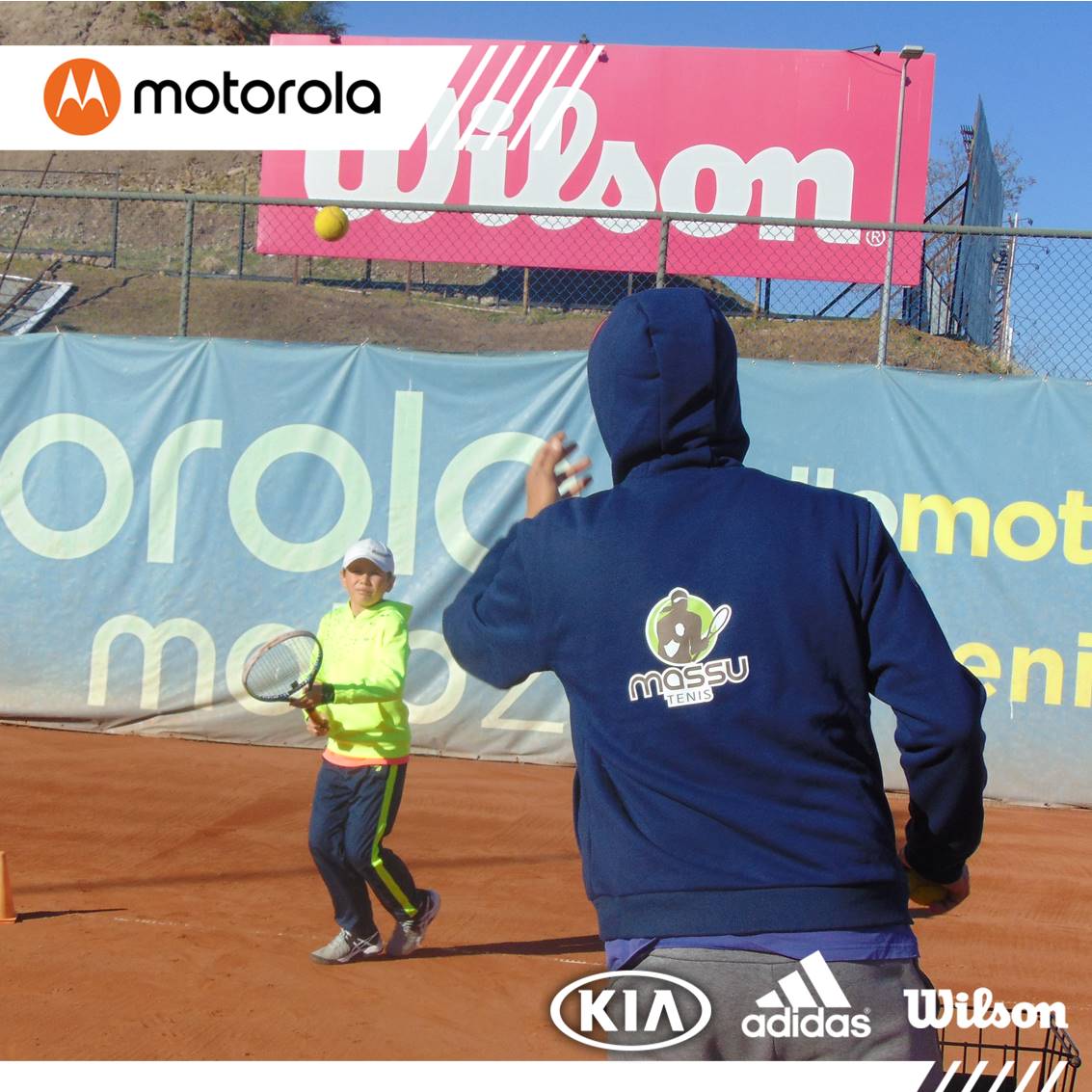 massu_tenis's tweet photo. Partiendo el día lleno de tenis aquí en Massu Tenis 🎾😉
¡Buen comienzo de semana! 👌👊
@MotorolaCL @WilsonChileOfi @Kia_Chile #AdidasChile @CDeportivaChile #Motog6 #MotoMods #HelloMoto #TeamWilson #WilsonTenis #Tennis #TennisPlayer #JugarTenis #WeloveTennis https://t.co/Sm89PN3a1k