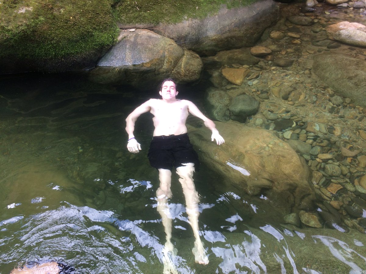torugoottero's tweet photo. Vcs tbm tentam tirar fotos vibes na cachoeira e dps percebem q pareciam um corpo encontrado morto dps de 3 dias desaparecido? Pois eu sim... https://t.co/Pavtts6HAz