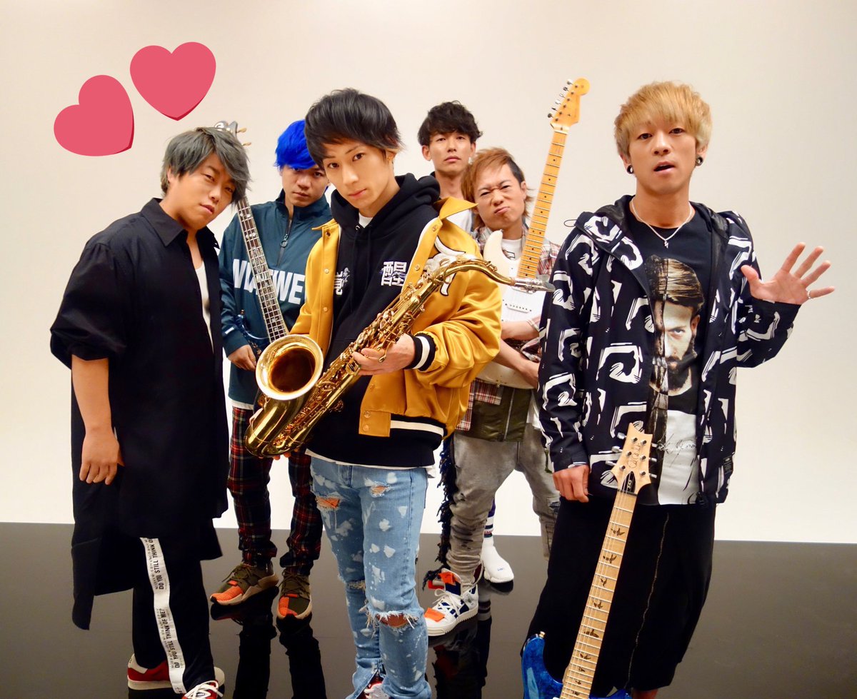 anzu_ver_'s tweet photo. 今日は、、、!!
誠果さんの誕生日!!!!
おめでとうございます🎉🎂🎈
so saxyな誠果さんが大好き☺︎♡
これからも頑張ってください💪🏻
かっこいいサックスをライブで聞くことを楽しみにしてます!😻
#UVERworld
#誠果生誕祭
#sosaxy
#誕生日おめでとう
#誠果 https://t.co/KLUTqA3oW3