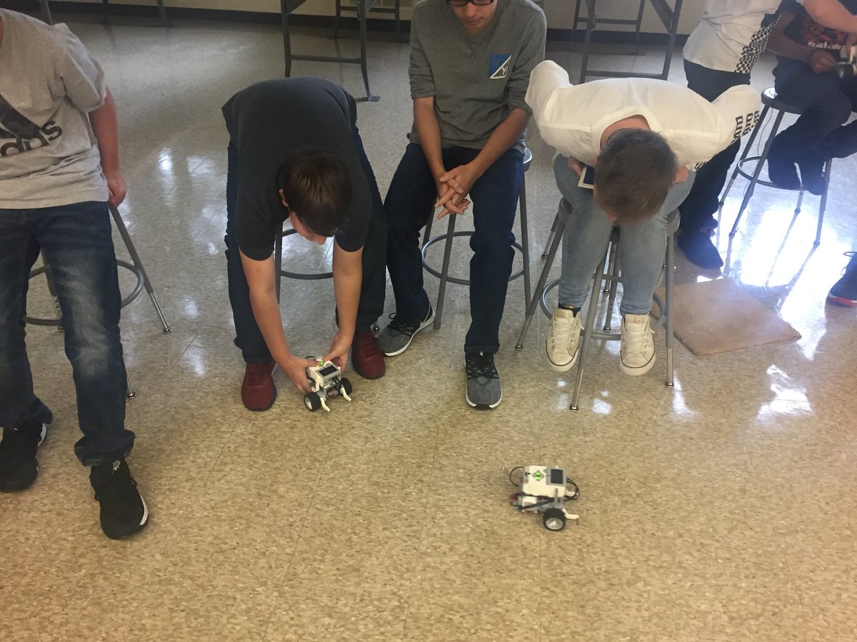 FarkasSTEM's tweet photo. Learning to #code using the @Mindstorms_EV3 brick is like using a touch tone landline phone! Itβs old-school, but itβs essential to understanding the basis of #LEGO #blockbased #programming @SeitzPirates @RCSDPIRATES #nerding #backtobasics #wctlp https://t.co/yMpkHYteWB