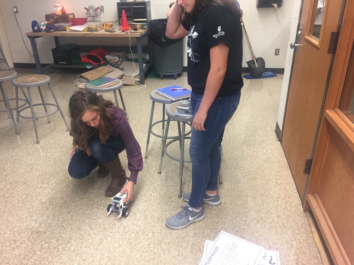 FarkasSTEM's tweet photo. Learning to #code using the @Mindstorms_EV3 brick is like using a touch tone landline phone! Itβs old-school, but itβs essential to understanding the basis of #LEGO #blockbased #programming @SeitzPirates @RCSDPIRATES #nerding #backtobasics #wctlp https://t.co/yMpkHYteWB