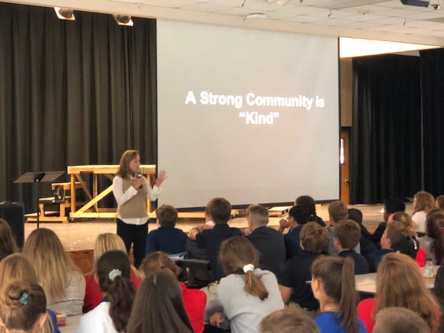 Renee Bready speaks with our MS about strong communities acting kind. #community ⁦<a href="/THSNEWNAN/">The Heritage School</a>⁩