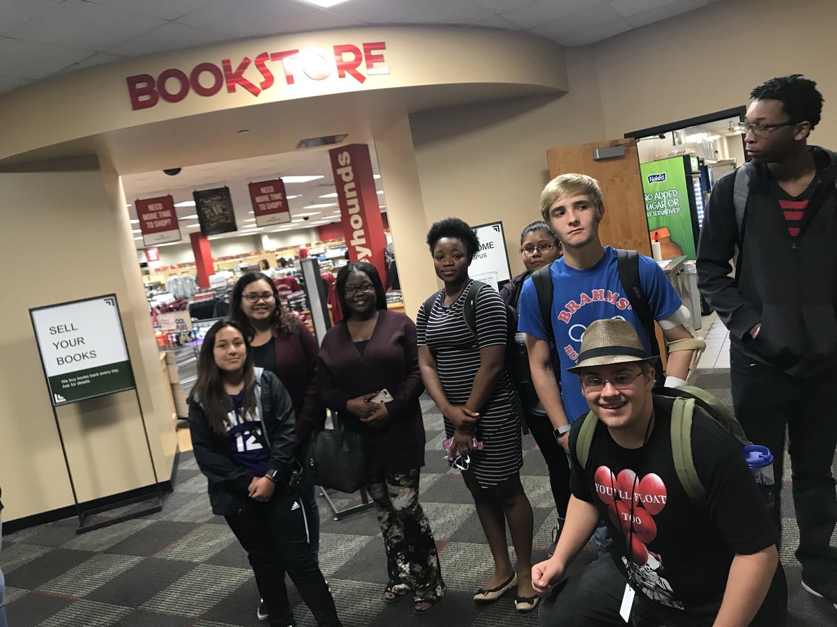 WendySkibinski's tweet photo. @uindy β- Price MATCHES textbooks ππ½ππ½ππ½ #lessdebt #falltours #findingfit @BDUtv_News @BDSeniors19 π¨π¨π¨π¨π¨π¨π¨ππΌππΌππΌ https://t.co/4VarzFQG1a
