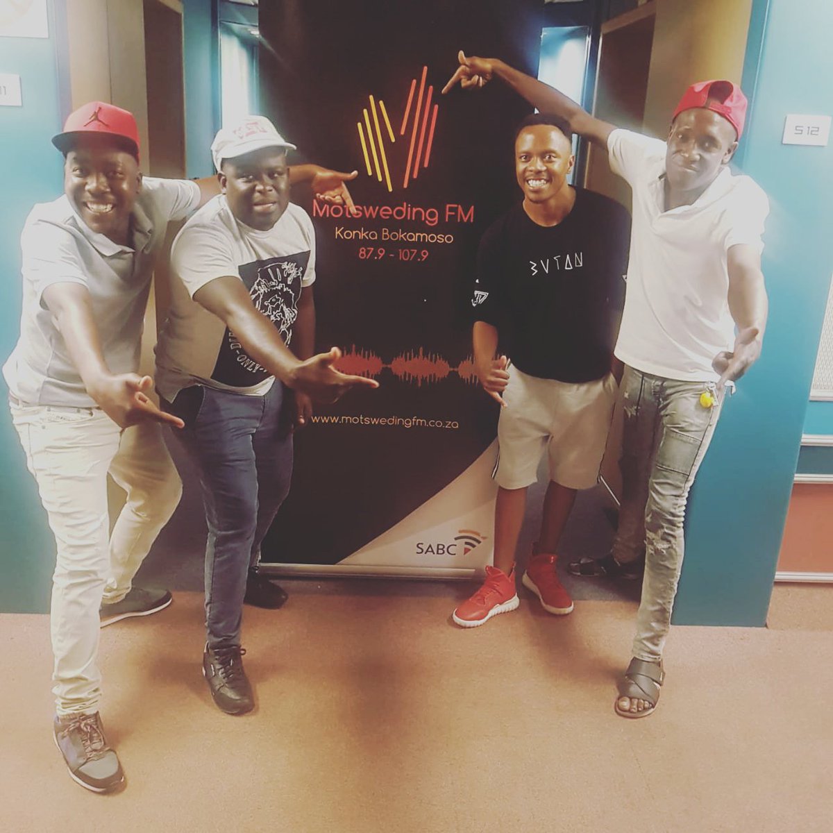 15:00 - 18:00 | A puisano e monate le <a href="/TeamSkorokoro/">RealTeamSkorokoro</a> <a href="/luckytlale/">LTK The MultiAwardWinner</a> #MotswedingFMGM #pushaskorokoro