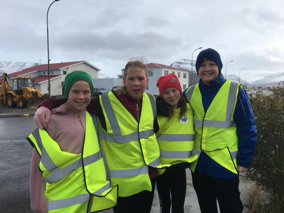 grskav's tweet photo. Í dag tóku nemendur á Hofsósi þátt í Ólympíuhlaupi ÍSÍ (gamla Norrænaskólahlaupið). Hlupu nemendur samtals 237,5 km. Frábærlega gert hjá þeim, því óhætt er að segja að vindar hafi blásið og aðstæður verið erfiðar. #menntaspjall https://t.co/QrDm9nAp8L
