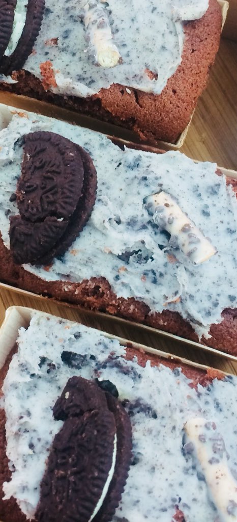 FarsleyCakeCo's tweet photo. We just #live for cake &amp; traybakes! Come &amp; say hi at an #event near you or #orderonline &amp; join the #cakerevolution ! #wealllovecakes #scrummygoodness #tryaminiloafoflove #smallbiz #lovinleeds #atsocialmedia #KingOf #Royalconnection #madeinyorkshire #handcrafted #cakesoftwitter https://t.co/DQVu6l5Fsg