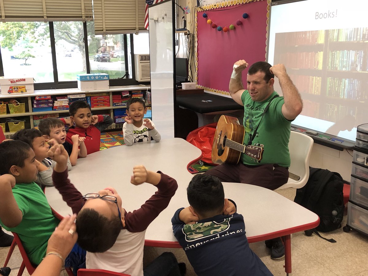LindenhurstUFSD's tweet photo. Students of #DanielStreetES enjoyed a visit from Mr. Matt “The Turtle Man” Mazur who shared the #TurtleDanceMusic program with them. @Mr_Matt_TDM #LUFSD #LookAtLindy https://t.co/9vdyqoyaYt