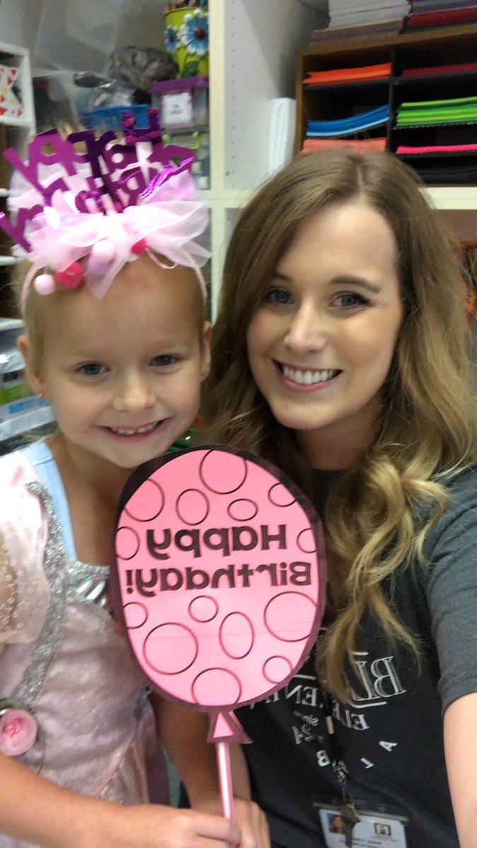 LieskesClass's tweet photo. Today we had TWO birthdays in our class! I love celebrating my kiddos! #sweetestclass #littleloves #bluffparkisthegreatestschool @BluffParkElem https://t.co/qZqKLHQgsk