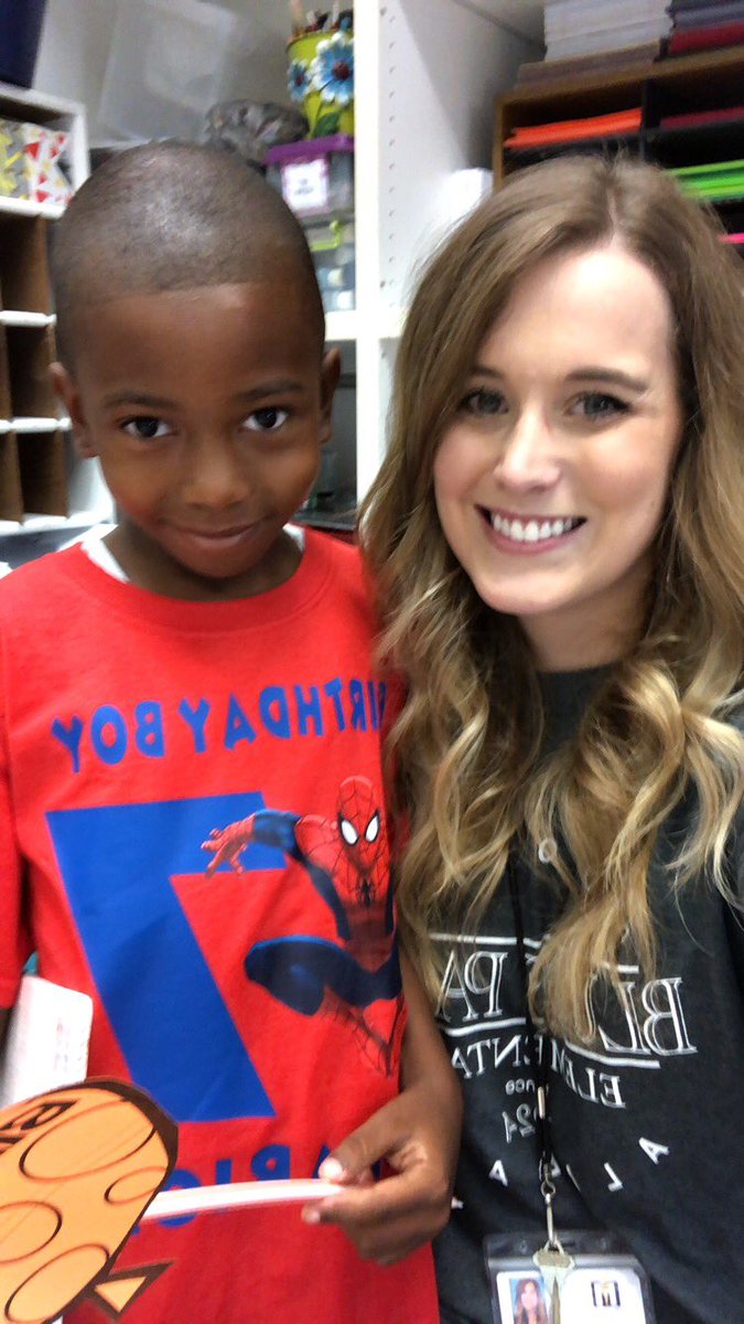 LieskesClass's tweet photo. Today we had TWO birthdays in our class! I love celebrating my kiddos! #sweetestclass #littleloves #bluffparkisthegreatestschool @BluffParkElem https://t.co/qZqKLHQgsk
