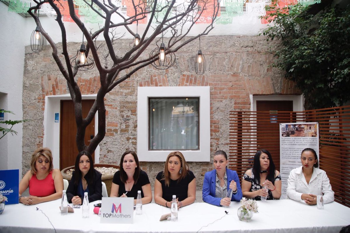 sintesisweb's tweet photo. #Puebla ⚡️ | Integrantes de #TopMothers dieron a conocer eventos y actividades en favor de las mujeres emprendedoras para mejorar la economía de sus familias. 📸 Vía: @FotoSintesisVH https://t.co/x5Yhzyfkcg