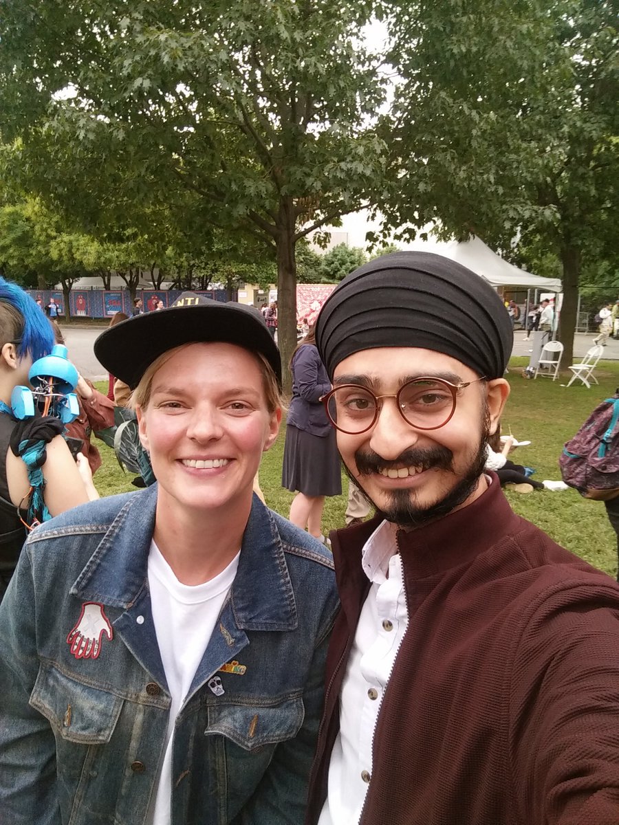 _pushpreet's tweet photo. Had a chance to meet @laura_kampf yesterday at the Maker Faire New York. She was cooler than I could ever imagine!

#mfny2018 #makerfaire2018 https://t.co/Oc4umcZQ4H