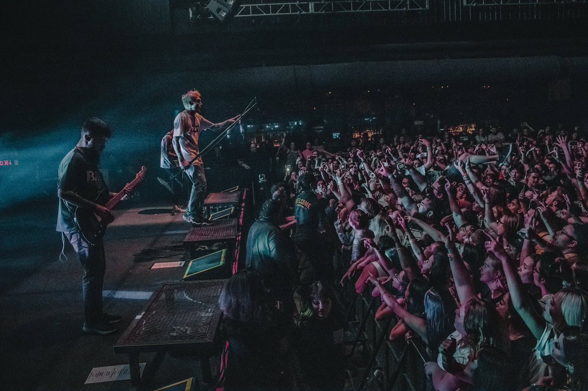 “Stop calling me out,
we're never going to put the pieces back together if you won't let me get better”

📸🌻<a href="/NeckDeepUK/">Neck Deep</a>🌻📸