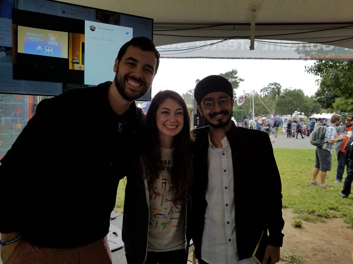 _pushpreet's tweet photo. Met @EvanAndKatelyn at the New York Maker Faire yesterday and they were an absolute treat to talk to. Their energy is as crazy off camera as it is on. And then this wonderful lady offered to click a picture and send it to me since my phone was dead. What a day!
#makerfaire2018 https://t.co/d85r69HNl1