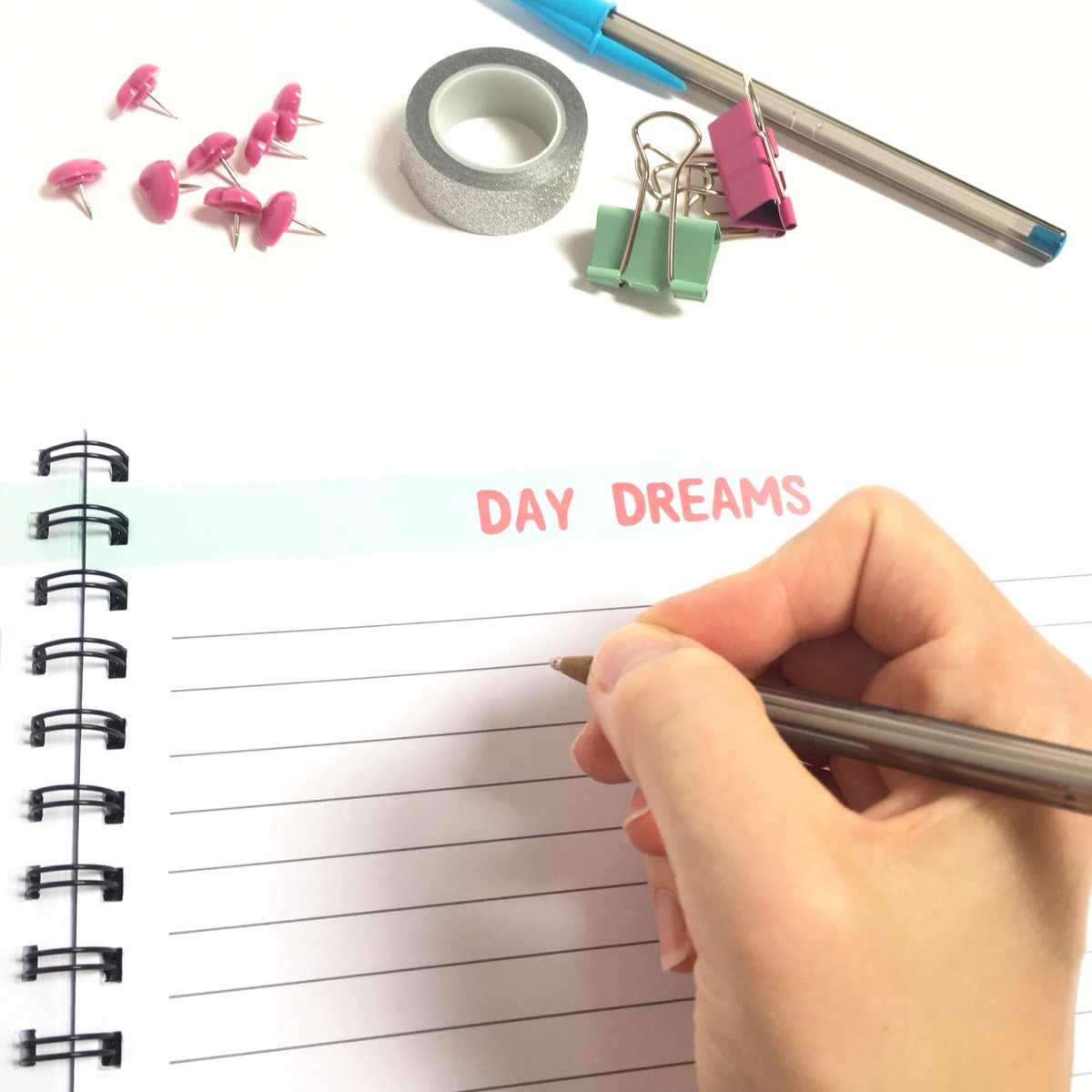 hannah_makes's tweet photo. 9 months of pushing myself so far out of my comfort zone &amp; the cross stitch project planner is finally launched! 💕✂️ #xstitch #crossstitch #planneraddict #stationaryaddict https://t.co/GnmfHfqgYe https://t.co/jN4uKw5mvZ