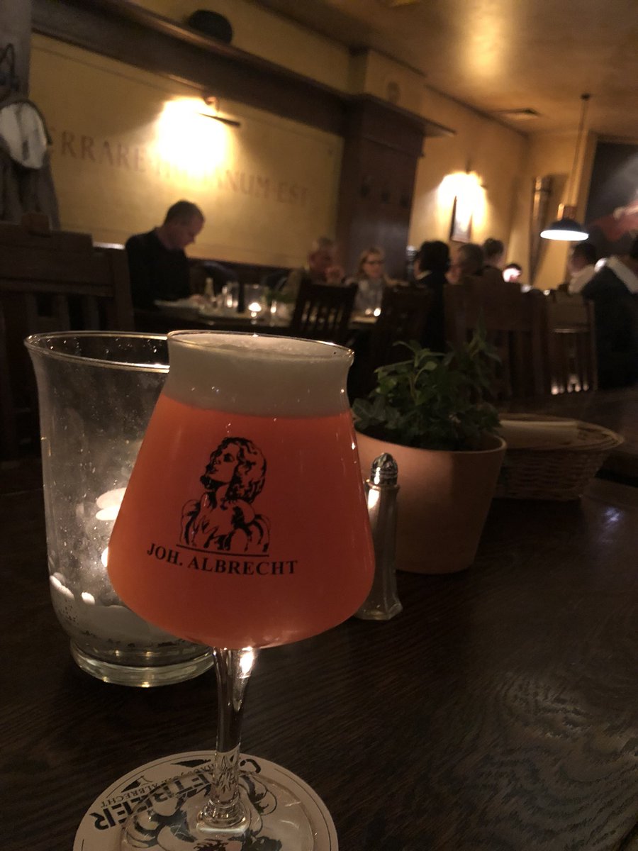 JessicaJAW1903's tweet photo. What a stunning city #Hamburg is - a long day followed by a fabulous Bavarian mean at the highly acclaimed Brahaus joh Albrecht #citytouring https://t.co/3oGVF7JNWY