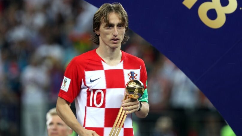 🏆 Champions League winner
🥇 World Cup Golden Ball 
🇭🇷 World Cup Finalist
🏆 UEFA Player of the Year
🏆 FIFA Player of the Year

What a season for Luka Modrić. 🔥