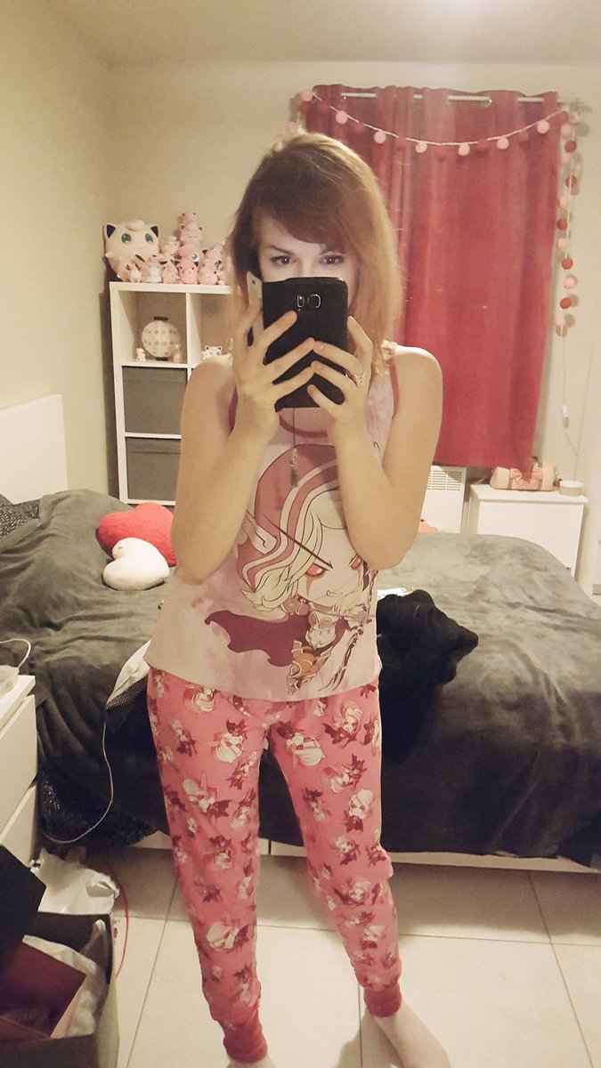 BakaNadou's tweet photo. Sylvanas m'accompagne dans mes rêves cette nuit :D #Pyjamaterie #ForDaHorde https://t.co/JfBvpdopk9