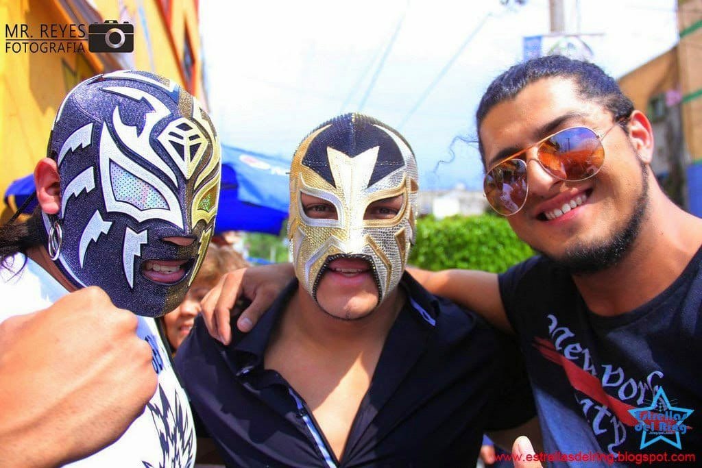 Les deseamos un muy buen inicio de semana, con toda la actitud.💪😎
 @mascara_papi @rushtoroblanco @AndradeCienWWE #Retro #INGOBERNABLES #ToroBlanco #DiosIngober #ElIdolo