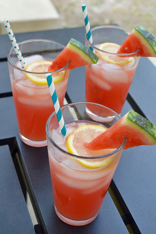 bubbles_2_go's tweet photo. Spiked Watermelon Lemonade 
5 cups seedless watermelon cubed
1 12 oz can frozen lemonade
1 3/4 cups water
1 1/4 cups vodka
ice
garnish: watermelon and lemon
#Beyonce #alcohol #delivery #recipe #MondayMood  
#Bubbles2Go https://t.co/agC6rmVw3S