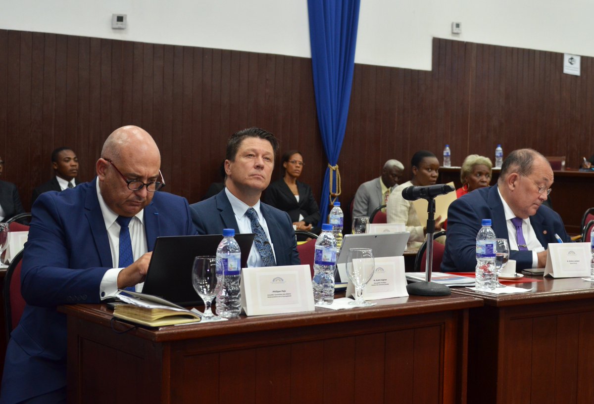 garybodeau's tweet photo. J’ai l’honneur ce matin,  d’accueillir  au #ParlementHaïtien,  la mission de l’#AssembléeParlementaire de la francophonie dans le cadre d’un séminaire qui se déroulera cette semaine autour du thème « Parlement et Démocratie » @APFfrancophonie #APFHaïti @OIFfrancophonie https://t.co/zC8o7Gwi0L