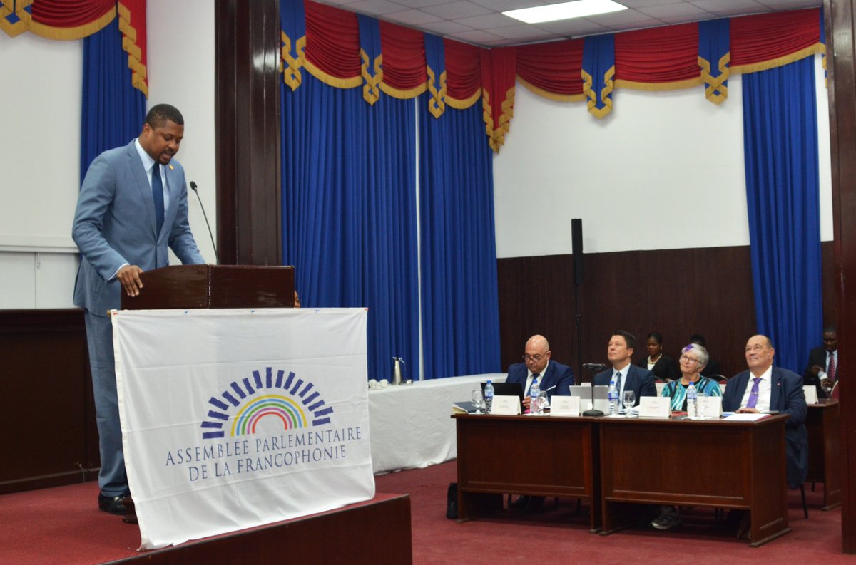 garybodeau's tweet photo. J’ai l’honneur ce matin,  d’accueillir  au #ParlementHaïtien,  la mission de l’#AssembléeParlementaire de la francophonie dans le cadre d’un séminaire qui se déroulera cette semaine autour du thème « Parlement et Démocratie » @APFfrancophonie #APFHaïti @OIFfrancophonie https://t.co/zC8o7Gwi0L